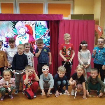 Wirtualne przedstawienie teatralne pt,, Alicja w krainie czarów"